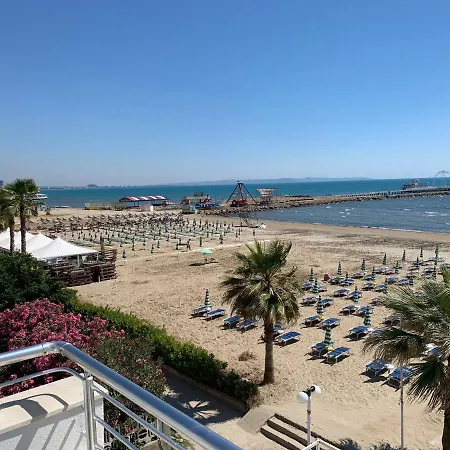 Wave Beachfront Hotel apartamentowy