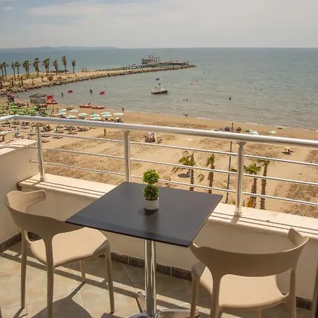 Wave Beachfront Durrës