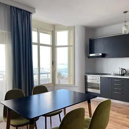 Wave Beachfront 3* Durrës