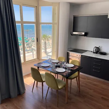Wave Beachfront Aparthotel *