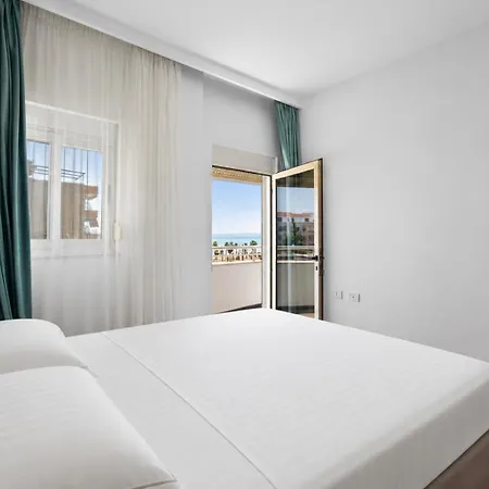 Wave Beachfront 3*