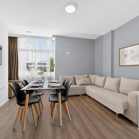 Wave Beachfront Apartmanhotel