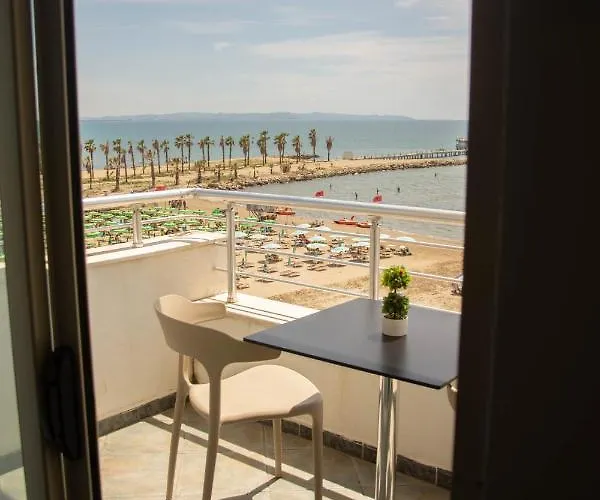 Wave Beachfront Apartahotel Durrës