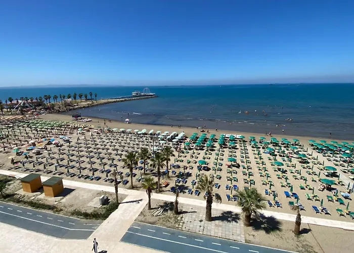 Wave Beachfront Apartahotel Durrës