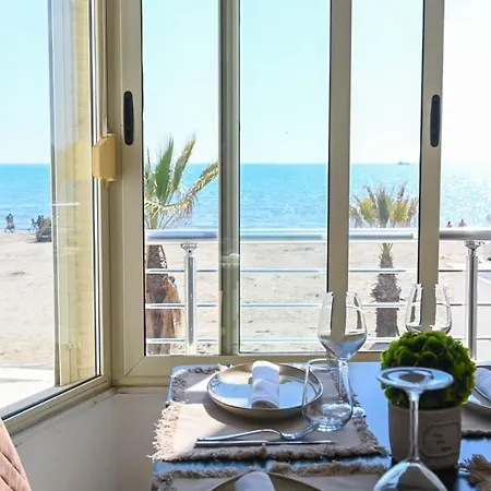 Wave Beachfront 3*