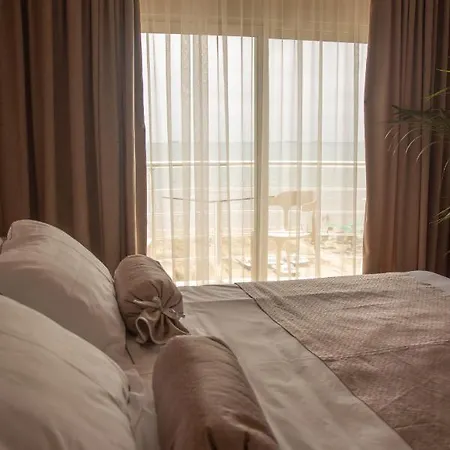 Wave Beachfront 3*