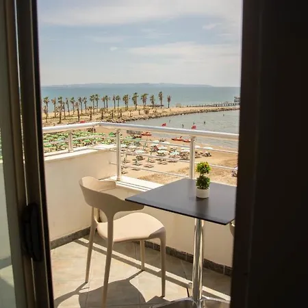 Wave Beachfront Lejlighedshotel Durrës