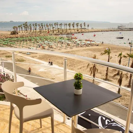 Wave Beachfront 3* Durrës