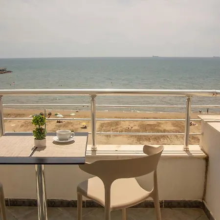 Wave Beachfront 3* Durrës