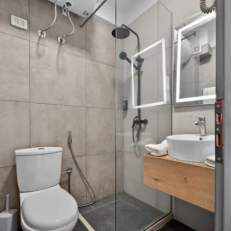 Wave Beachfront מלון דירות 3*