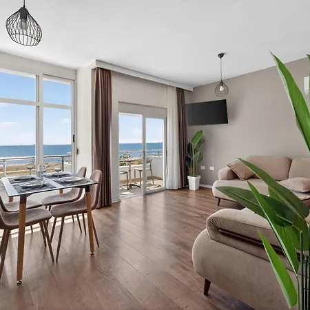 Ξενοδοχείο με διαμερίσματα Wave Beachfront Δυρράχιο