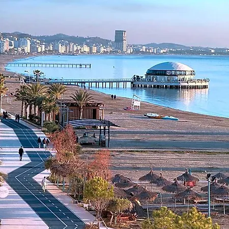 Ξενοδοχείο με διαμερίσματα Wave Beachfront Δυρράχιο