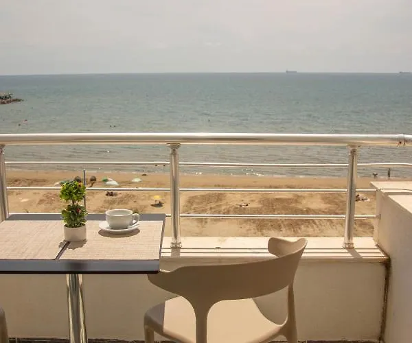 Wave Beachfront 3* Durres