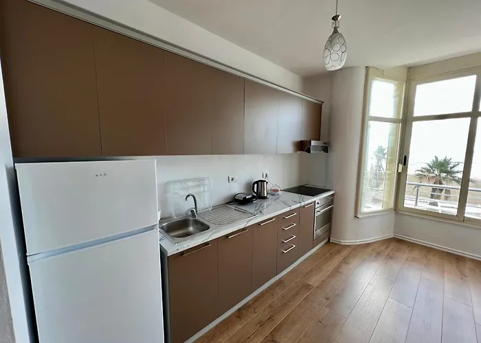 Wave Beachfront Aparthotel